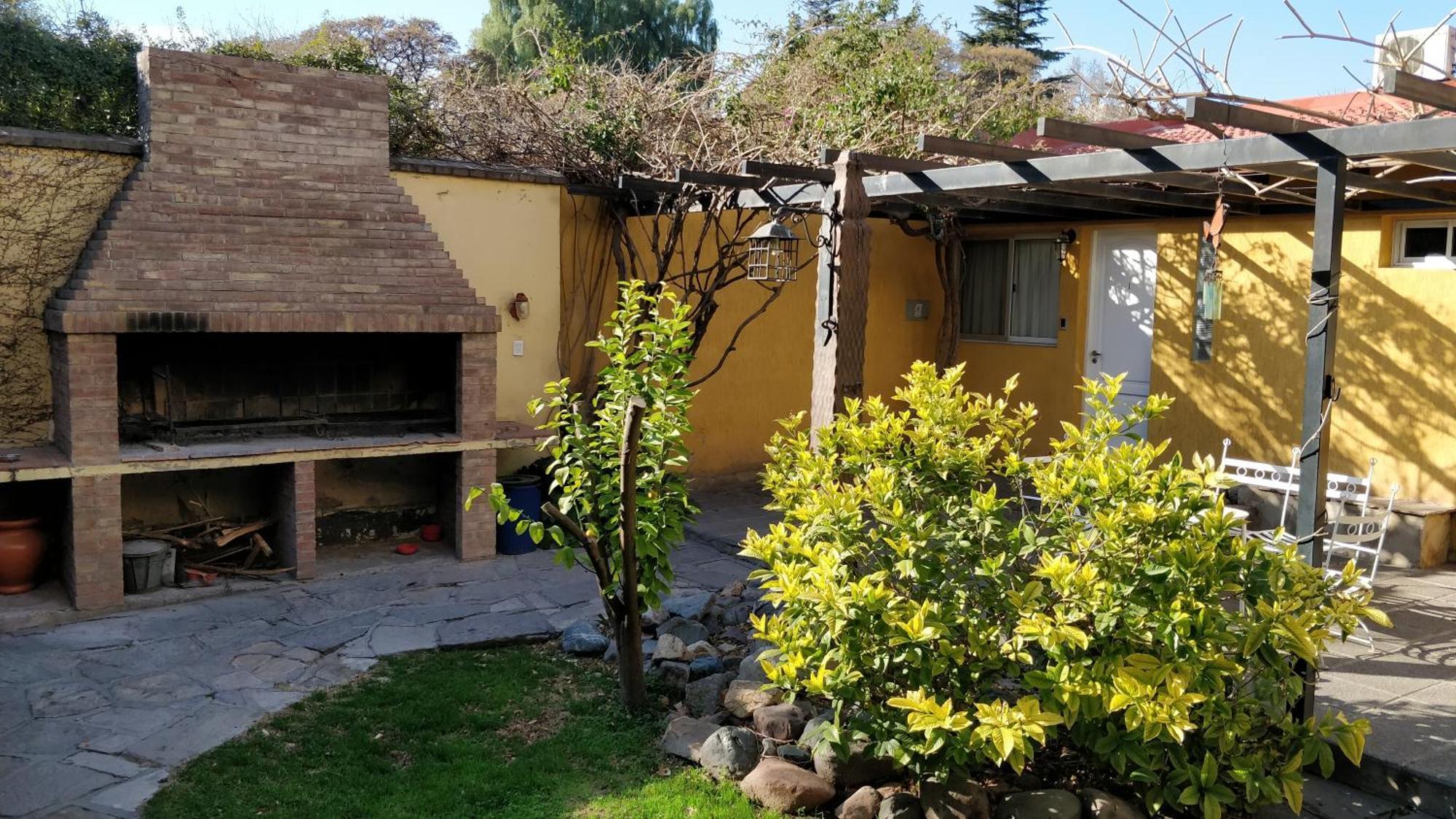 מנדוזה Alamo Hostel & Suites מראה חיצוני תמונה
